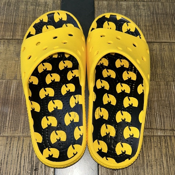 Crocs x Batman yellow black iconic comfort slides, men size 4 women size 6 - Picture 8 of 8